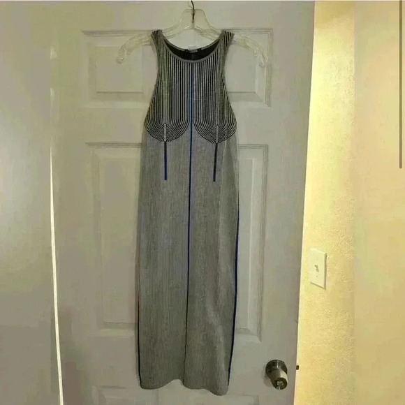 Elegant Gray Sleeveless Dress - Picture 2 of 5